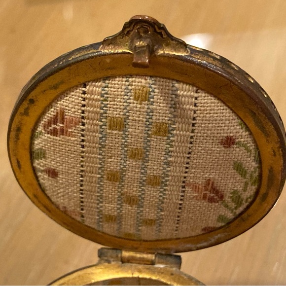 Vintage Patinated Victorian look Metal Vanity, Trinket, Jewel Box. 2x1.5 inches - Picture 9 of 16